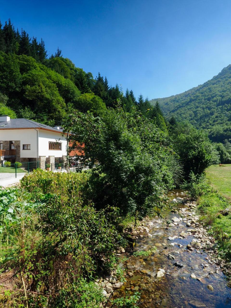 Besullo Hotel Rural Las Montanas De Pumar מראה חיצוני תמונה