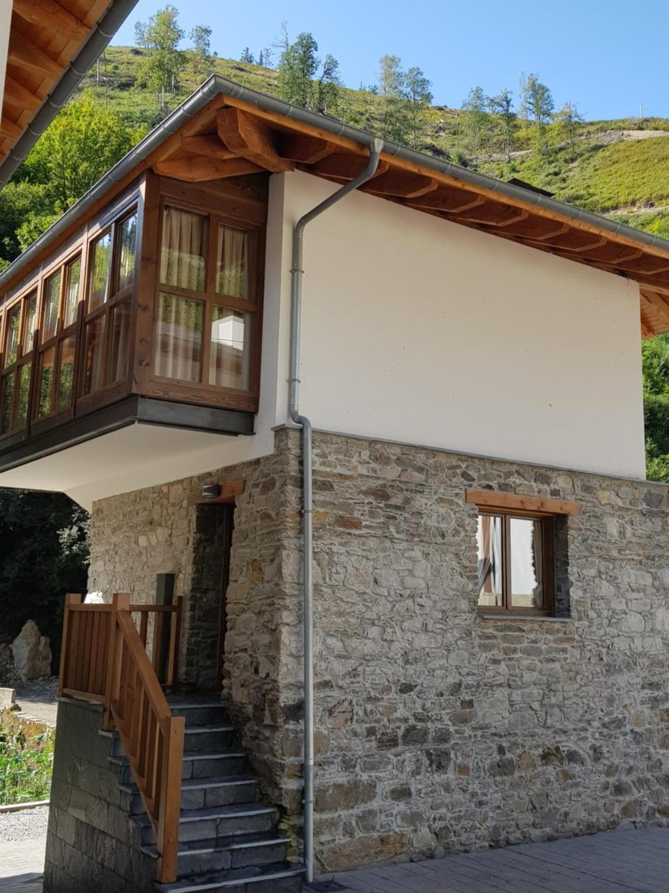 Besullo Hotel Rural Las Montanas De Pumar מראה חיצוני תמונה