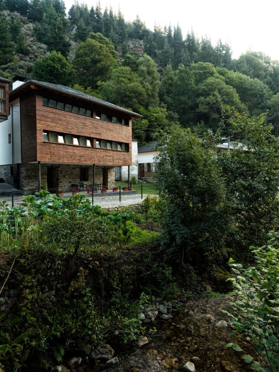 Besullo Hotel Rural Las Montanas De Pumar מראה חיצוני תמונה