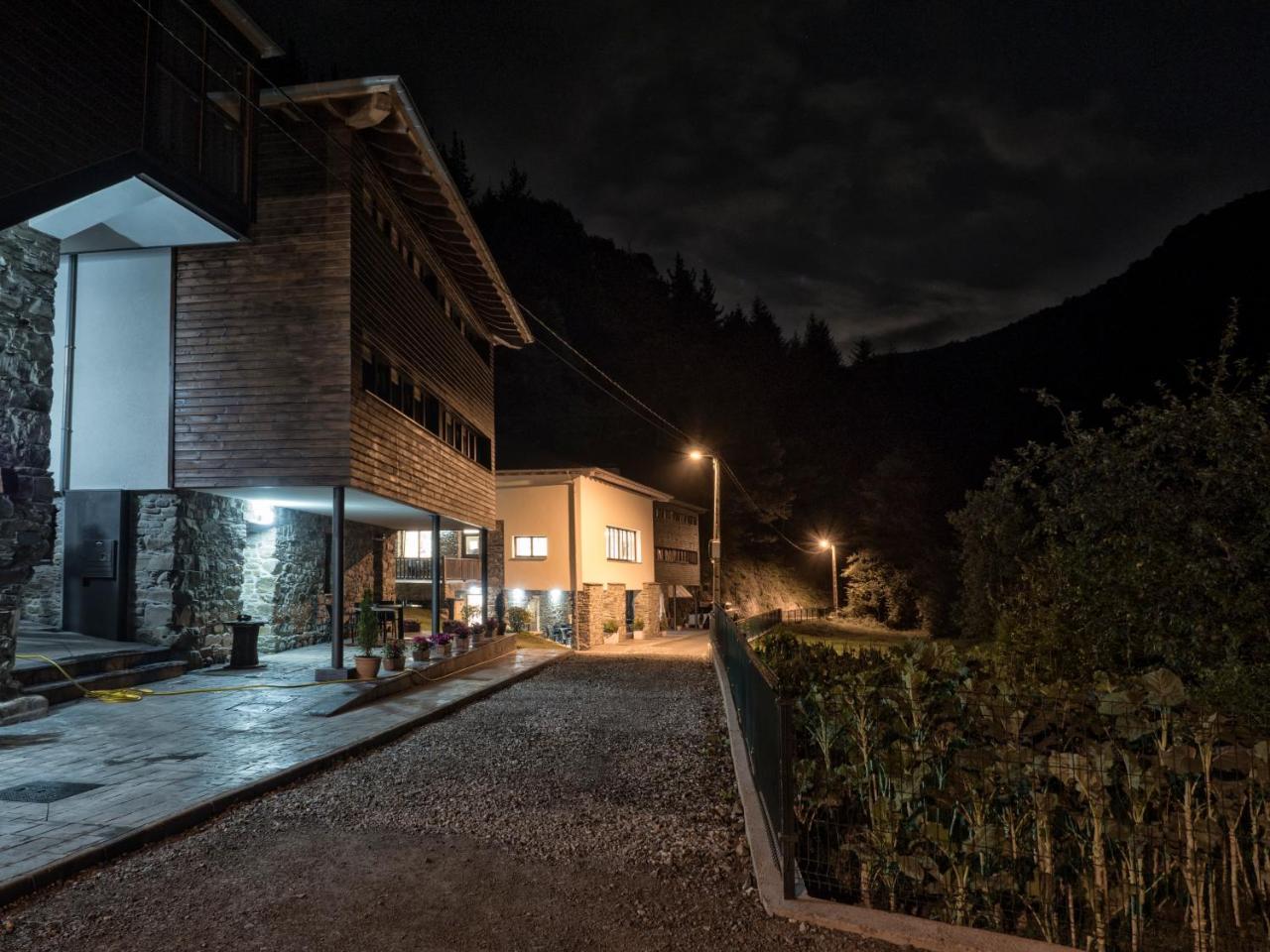 Besullo Hotel Rural Las Montanas De Pumar מראה חיצוני תמונה